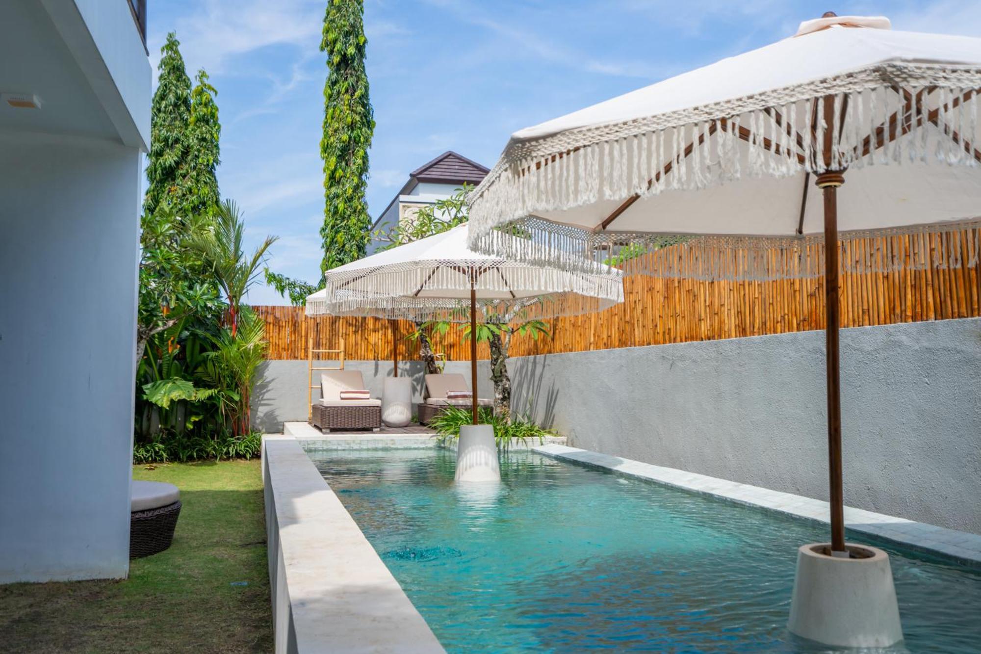 Skyfall Luxury Beach Villa ヌサドゥア エクステリア 写真